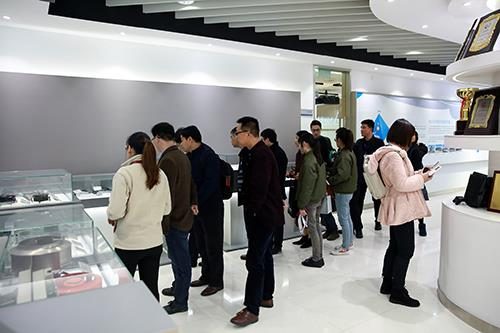 客户与台达工程师现场交流选型工况